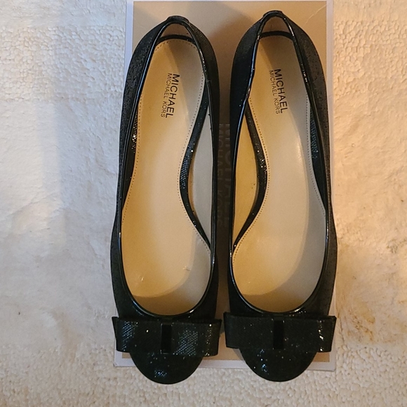 Michael Kors Kiera MidPump - Picture 4 of 7